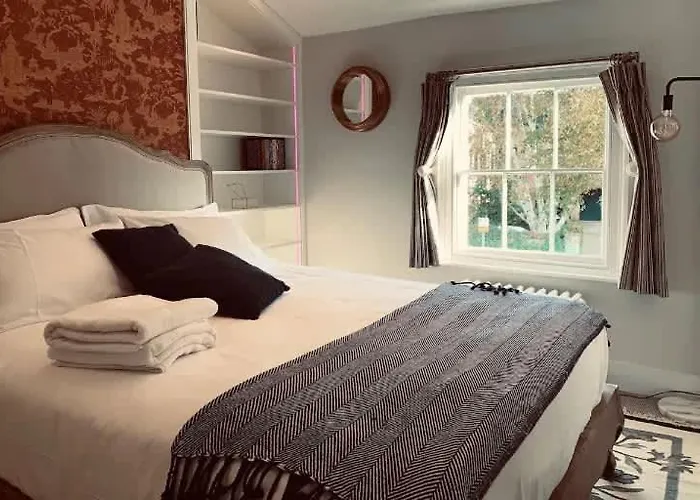 The Midsummer Common - Modern & Spacious 2Bdr House With Garden